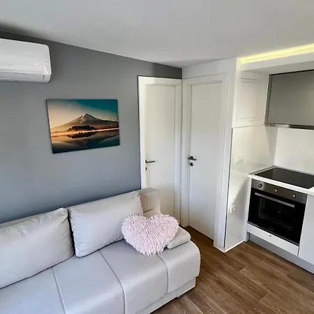 Beachfront Melata With Sauna & Seaview