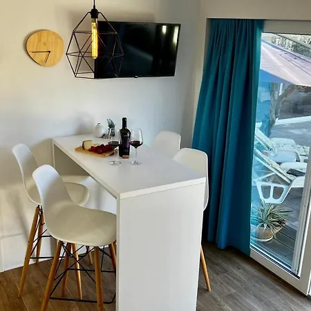 Beachfront Melata With Sauna & Seaview Molat