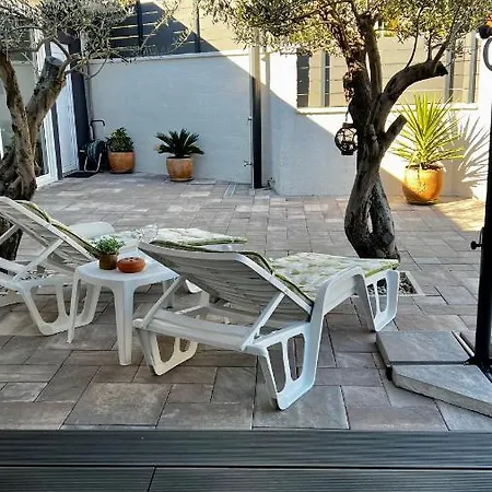 Villa Beachfront Melata With Sauna & Seaview